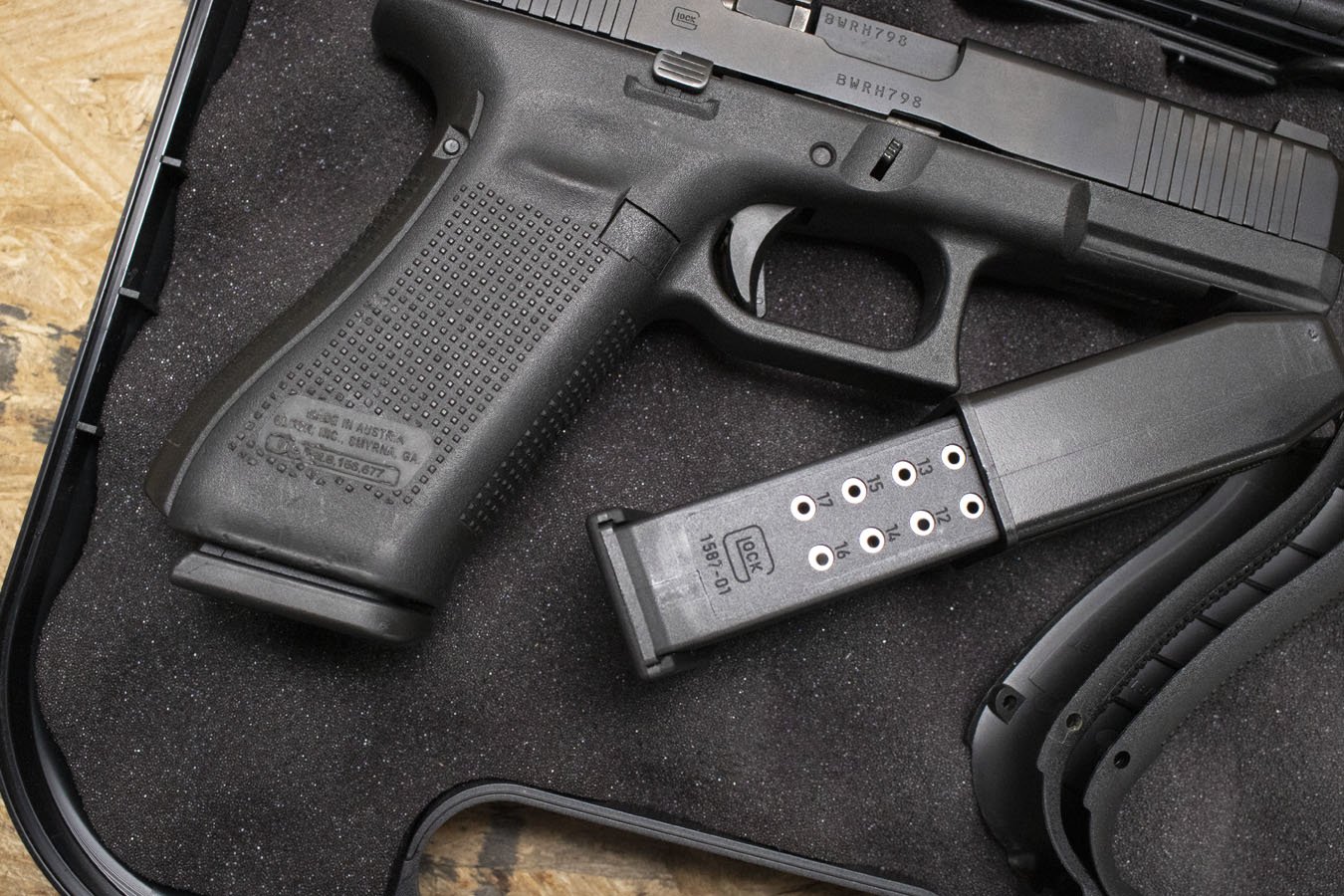 GLOCK 17 Gen5 MOS 9mm Police Trade-In Pistol with Two Magazines (Good Condition)